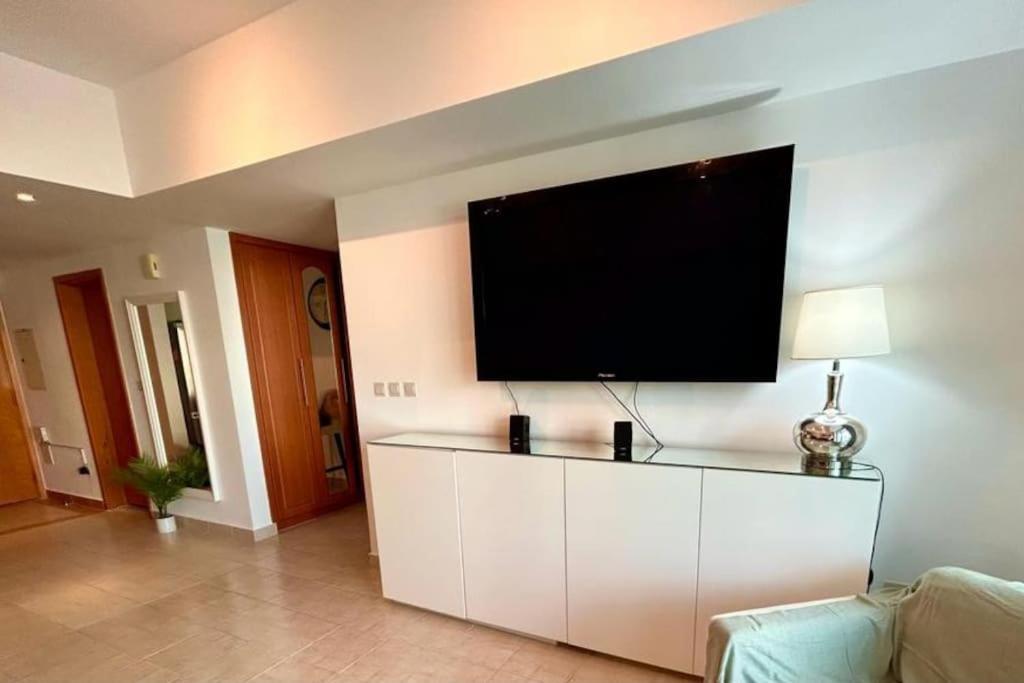 Marina View With Pool, Gym, Tennis Court, 5 Mins To Beach Dubai Eksteriør billede