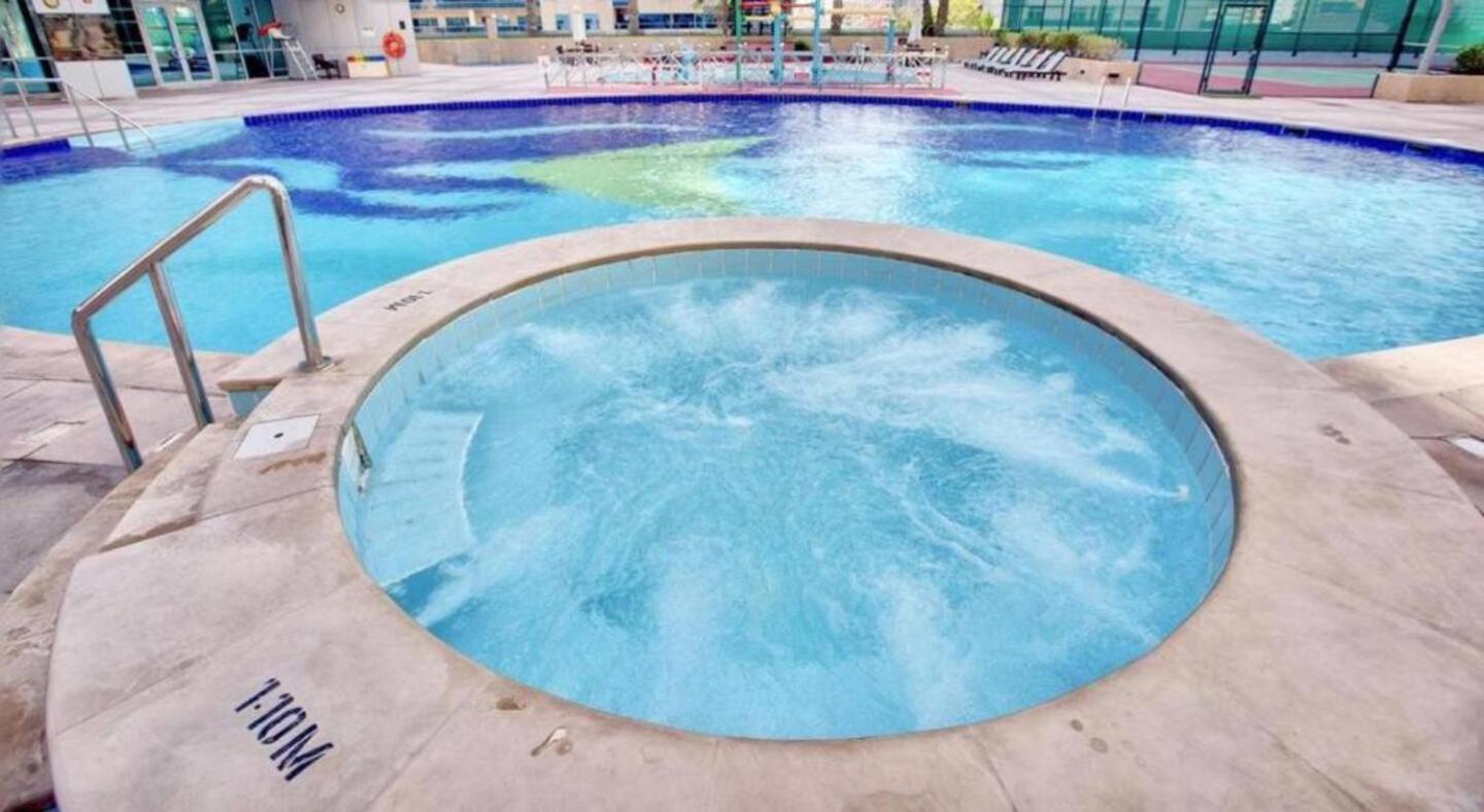 Marina View With Pool, Gym, Tennis Court, 5 Mins To Beach Dubai Eksteriør billede